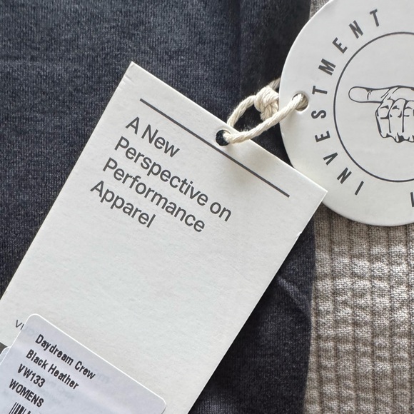 🆕 NWT Vuori Daydream Crew Black Heather Performance Top SO SOFT! Athleisure - Picture 7 of 8